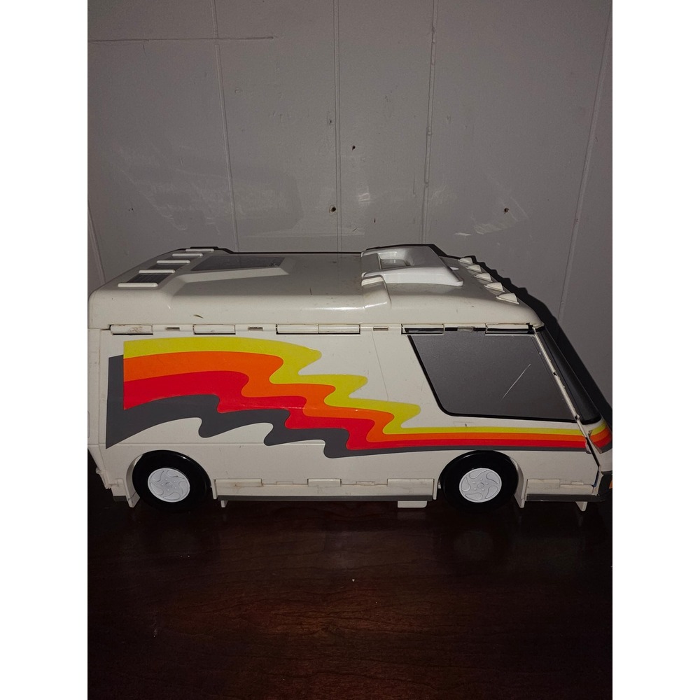 Vintage Galoob Micro Machines Super City Service Center Transforming Van Playset